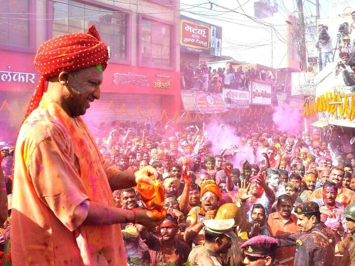 सीएम योगी के होली जुलूस पर ड्रोन कैमरे की होगी नजर, चप्पे-चप्पे पर तैनात रहेंगे सुरक्षाकर्मी cm yogi adityanath holi in gorakhpur photos सीएम योगी के होली जुलूस पर ड्रोन कैमरे की होगी नजर, चप्पे-चप्पे पर तैनात रहेंगे सुरक्षाकर्मी