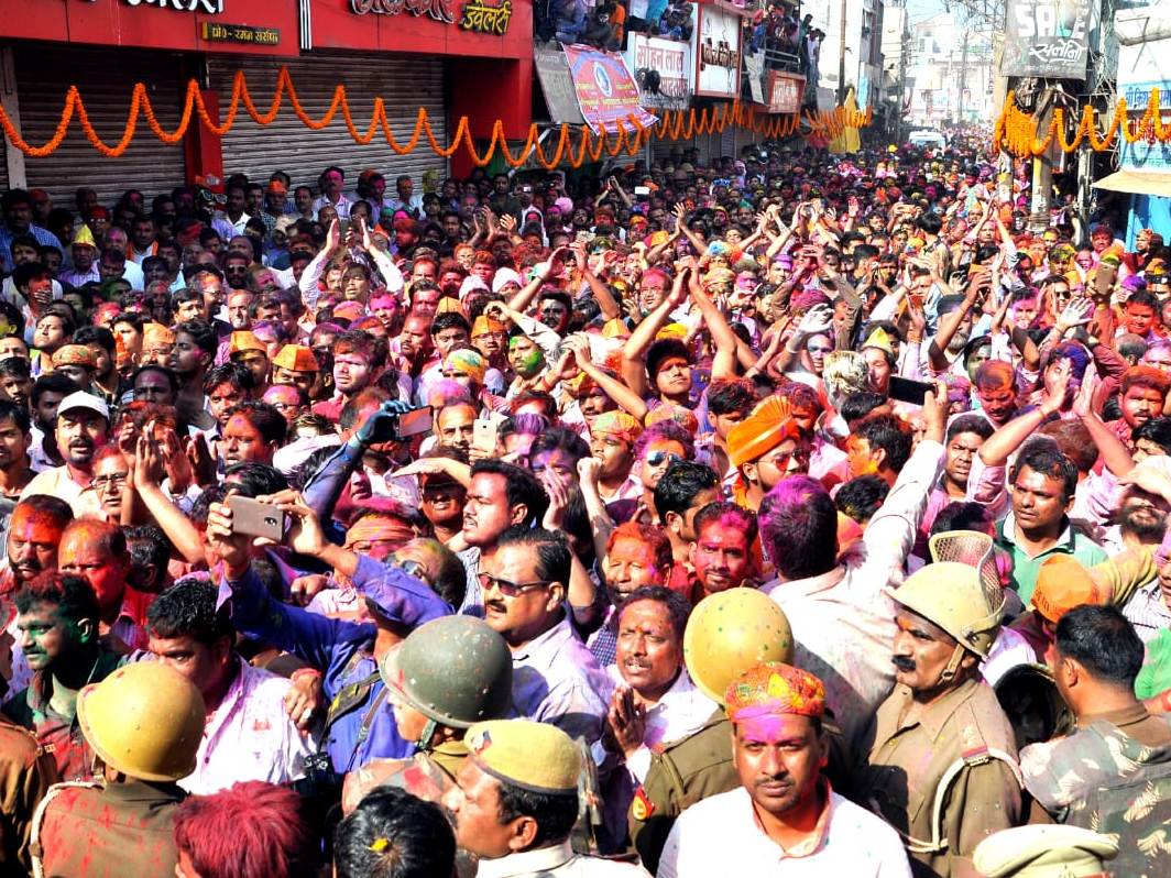 सीएम योगी के होली जुलूस पर ड्रोन कैमरे की होगी नजर, चप्‍पे-चप्‍पे पर तैनात रहेंगे सुरक्षाकर्मी