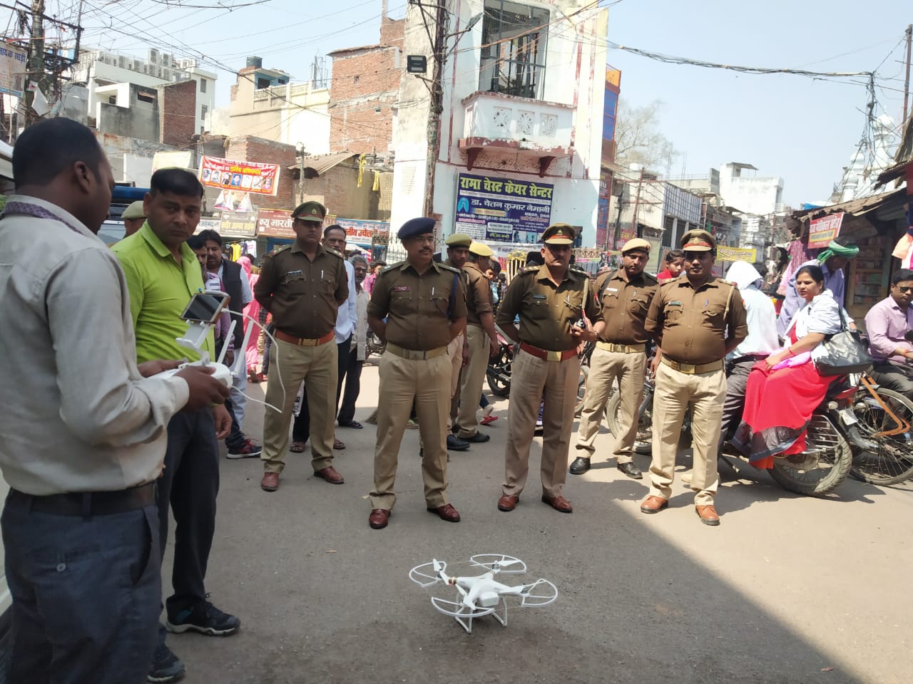 सीएम योगी के होली जुलूस पर ड्रोन कैमरे की होगी नजर, चप्‍पे-चप्‍पे पर तैनात रहेंगे सुरक्षाकर्मी