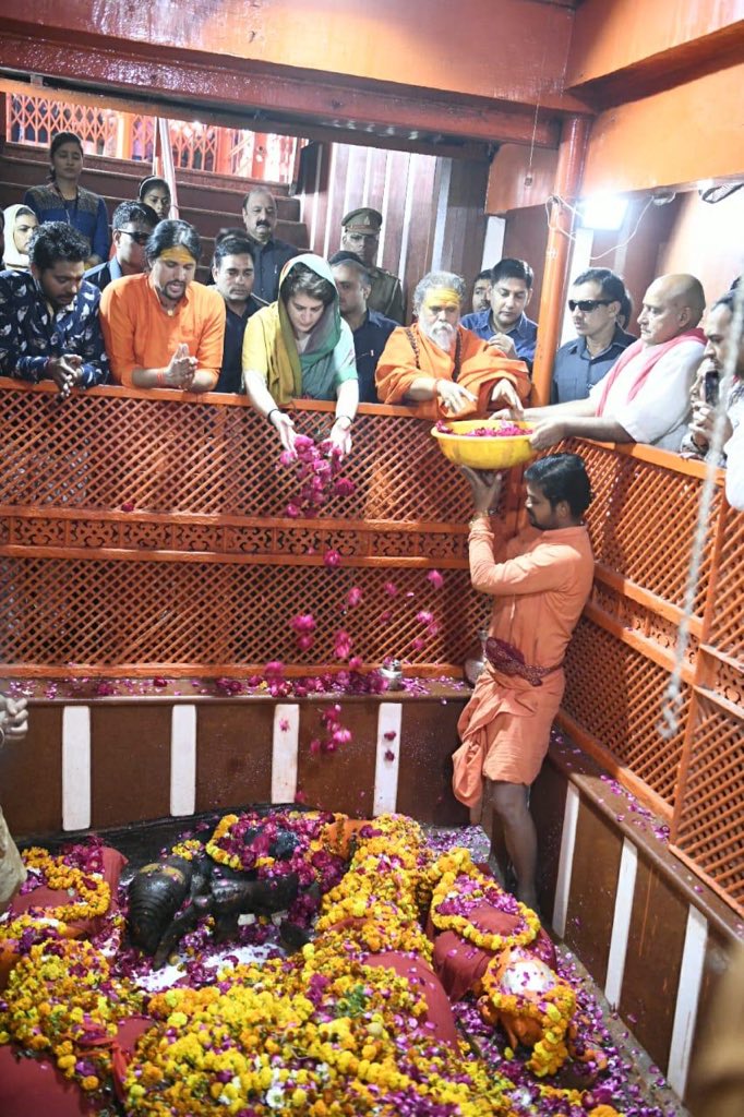 वोट की खातिर प्रियंका गांधी की मंदिरों-मजारों की यात्रा, जानिए- अपने तीन दिन के दौरे में कहां-कहां पहुंचीं