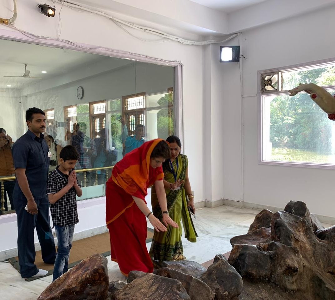 वोट की खातिर प्रियंका गांधी की मंदिरों-मजारों की यात्रा, जानिए- अपने तीन दिन के दौरे में कहां-कहां पहुंचीं