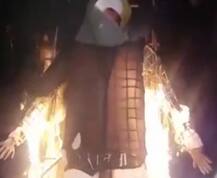 आतंक के खिलाफ देशवासियों का गुस्सा, होलिका दहन में जलाया मसूद अजहर-हाफिज सईद का पुतला