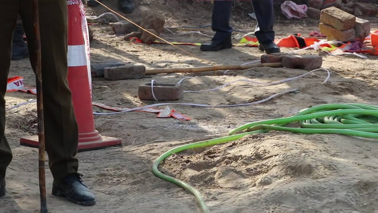 हिसार: 60 फुट गहरे बोरवेल में फंसे डेढ़ साल के नदीम को बाहर निकालने की कोशिशें जारी