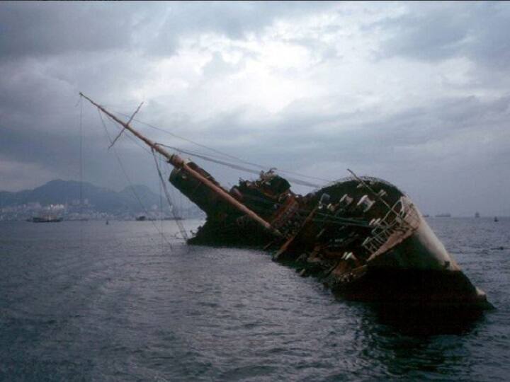 इराक के मोसुल शहर में बड़ा नाव हादसा, 83 लोगों की मौत Boat capsize in Mosul city in Iraq, 83 dead इराक के मोसुल शहर में बड़ा नाव हादसा, 83 लोगों की मौत