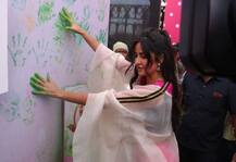 सनी लियोन से लेकर वरुण धवन ने इस अंदाज में मनाई होली, देखें सेलिब्रेशन की INSIDE तस्वीरें