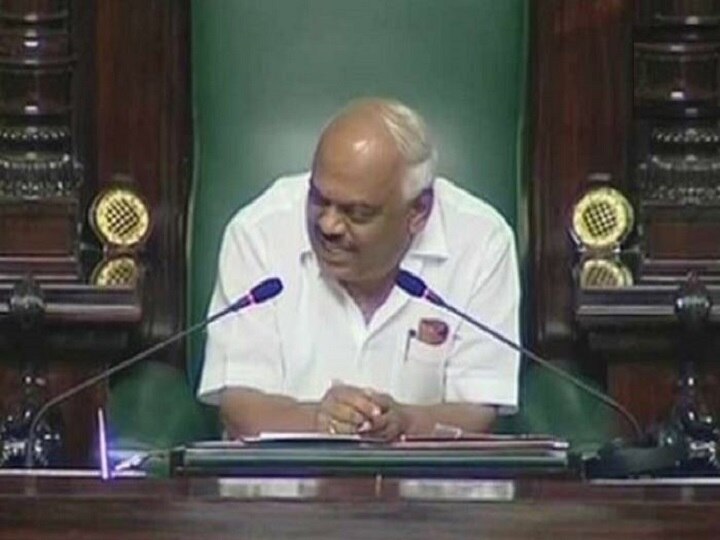Karnataka assembly speaker Ramesh Kumar controversial statement on Congress leader KH Muniyappa कर्नाटक के स्पीकर ने कांग्रेस नेता के लिए दिया विवादित बयान, कहा- मैं आदमियों के साथ नहीं सोता