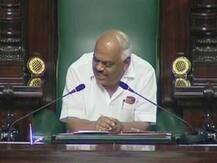 कर्नाटक के स्पीकर ने कांग्रेस नेता के लिए दिया विवादित बयान, कहा- मैं आदमियों के साथ नहीं सोता