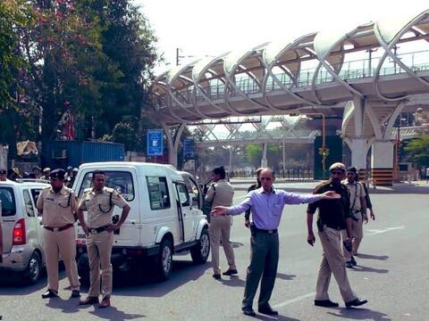 दिल्ली पुलिस ने होली के दिन काटे 13 हजार चालान, ड्रंक ड्राइविंग के मामले पिछले साल से 300 कम दिल्ली पुलिस ने होली के दिन काटे 13 हजार चालान, ड्रंक ड्राइविंग के मामले पिछले साल से 300 कम