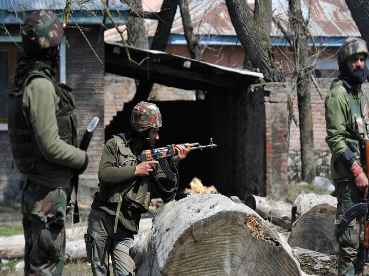 Total eight terrorist eliminated in last 36 hours in four separate operations in Kashmir जम्मू-कश्मीर के सोपोर में एनकाउंटर में दो आतंकी ढेर, 36 घंटे में सुरक्षा बलों ने आठ आतंकियों को मार गिराया