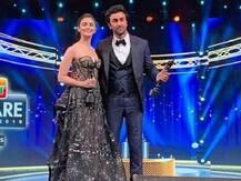 Filmfare Awards : अवॉर्ड रिसीव करने पहुंची आलिया ने स्टेज से कहा \'I Love You\' तो ऐसा था रणबीर का रिएक्शन