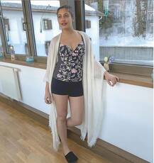 \'इश्कबाज़\' फेम सुरभि चंदना का ग्लैमरस अवतार सोशल मीडिया पर वायरल, देखें तस्वीरें