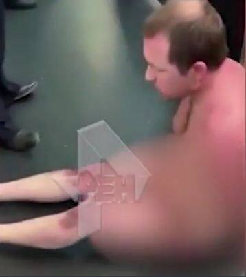 इस पूरे मामले के बाद इस पुरुष हो मेडिकल रूम में ले जाकर मेडिकल फैसिलिटी दी गई ताकि ये आराम से हवाई सफर कर सके. 