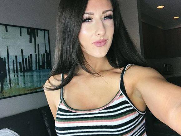 चेल्सी इंस्टाग्राम पर भी पॉपुलर हैं. इनके इंस्टा पर 47 मिलियन से अधिक फॉलोअर्स हैं. 
