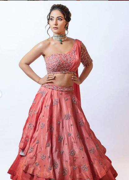 हिना लंबे वक्त से रॉकी जायसवाल को डेट कर रही हैं. इन दोनों की तस्वीरें सोशल मीडिया पर काफी पंसद की जाती हैं. (तस्वीर-इंस्टाग्राम)