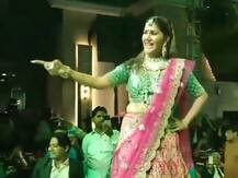 लहंगे में सजी सपना चौधरी ने स्टेज पर लगाए जबरदस्त ठुमके, वायरल हुआ ये VIDEO