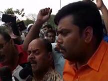 पटना: आपस में भिड़े बीजेपी कार्यकर्ता, आरके सिन्हा के समर्थकों ने रविशंकर प्रसाद को दिखाए काले झंडे