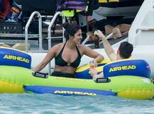 संभाले नहीं संभल रही है प्रियंका चोपड़ा की बिकिनी, मस्ती के दौरान आईं ये तस्वीरें सामने, देखें