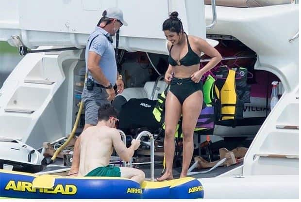 तारीफां' गाने पर पति संग खूब नाचीं प्रियंका चोपड़ा, वीडियो देख सोनम बोलीं- वाह PeeCee!