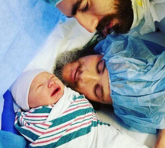 पिछले साल वायली ने सर्जरी के बाद एक लड़के को जन्म दिया. बच्चे के पैदा होने के बाद उनका कहना था कि गर्भधारण से लेकर डिलीवरी तक का समय काफी कठिन रहा. लेकिन वे अब बहुत खुश हैं.