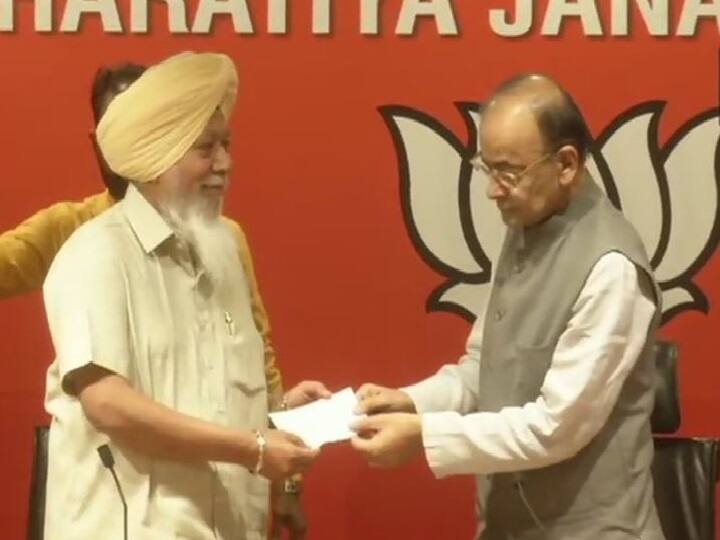 पंजाब: AAP से निलंबित नेता हरिंदर सिंह खालासा बीजेपी में हुए शामिल Lok Sabha Elections 2019: AAP leader Harinder Singh Khalsa joins BJP in presence of Arun Jaitley पंजाब: AAP से निलंबित नेता हरिंदर सिंह खालासा बीजेपी में हुए शामिल