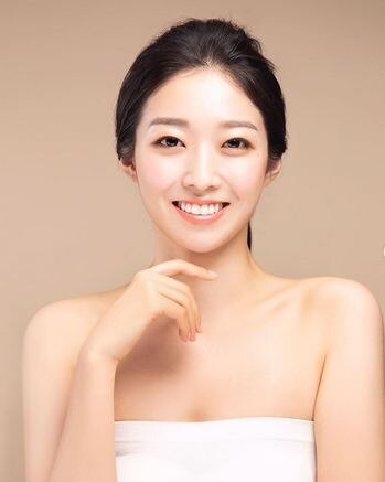 मिस ब्यूटी पीजेंट हों या मॉडल और एक्ट्रेस, सभी पर फिट रहने और खूबसूरत दिखने का प्रेशर होता है. दरअसल, ये सभी आम लोगों की प्रेरणा होते हैं. लेकिन क्या हो जब इनमें से कोई अनफिट हो जाए. आज हम आपको एक ऐसे ही मामले से रूबरू करवाने जा रहे हैं. सभी फोटोः इंस्टाग्राम