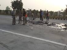 भीषण हादसा: यमुना एक्सप्रेस-वे पर खड़ी ट्रक में घुसी बस, 8 की मौत और 30 घायल