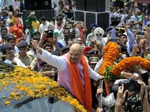 राहुल के गढ़ अमेठी में आज स्मृति के लिए रोड शो करेंगे अमित शाह, प्रियंका भी भाई के लिए मांगेंगी वोट