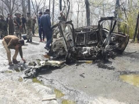 बनिहाल कार बम हमला: मामला सुलझा, पीएचडी शोधार्थी सहित छह गिरफ्तार बनिहाल कार बम हमला: मामला सुलझा, पीएचडी शोधार्थी सहित छह गिरफ्तार