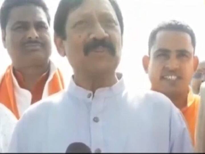 यूपी: योगी सरकार में मंत्री चेतन चौहान के विवादित बोल, राहुल और प्रियंका को बताया 'नकलची बंदर' UP: Cabinet Minister Chetan Chouhan made controversial statement against Rahul and Priyanka Gandhi यूपी: योगी सरकार में मंत्री चेतन चौहान के विवादित बोल, राहुल और प्रियंका को बताया 'नकलची बंदर'