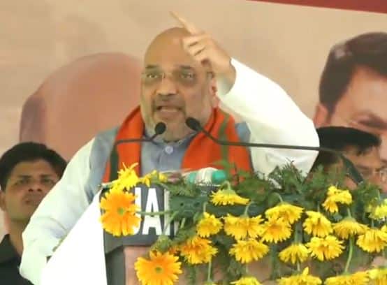 UP: Amit Shah said Congress has tagged terrorism on Hindu community यूपी: अमित शाह ने कहा- 'कांग्रेस ने हिन्दू समुदाय पर आतंकवाद का ठप्पा लगाया'