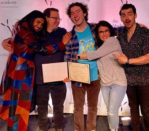 प्रियंका चोपड़ा पहली बार जोनस ब्रदर्स के म्यूजिक कंसर्ट में शामिल हुई थीं. 