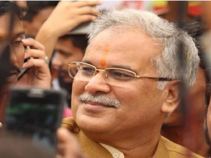 Lok sabha Election 2019: Chhattisgarh CM Bhupesh Baghel hits out at PM Narendra Modi छत्तीसगढ़: CM भूपेश बघेल ने पीएम मोदी को तोहफे में भेजा आईना, कहा- देखकर अपना असली चेहरा पहचानिए