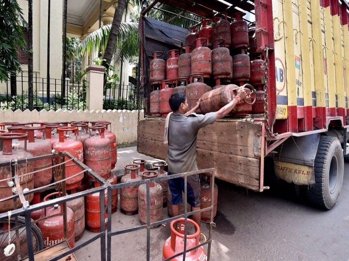 Cooking Gas Cylinder Price Increases By Rs 25 New Rates Applicable Now LPG Price: आम आदमी को महंगाई का झटका, घरेलू LPG सिलेंडर की कीमतें बढ़ी, जानें- नये रेट