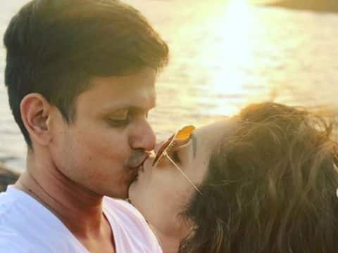 कुछ इस अंजाद में दृष्टि धामी ने सेलिब्रेट किया पति का बर्थडे, लिखा- आपका जन्मदिन बहुत महंगा है कुछ इस अंजाद में दृष्टि धामी ने सेलिब्रेट किया पति का बर्थडे, लिखा- आपका जन्मदिन बहुत महंगा है