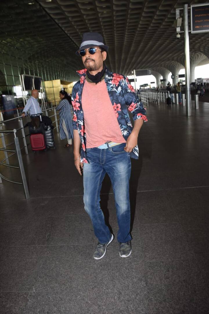 कैंसर का इलाज करवा कर देश लौटे इरफान खान ने वापस आने के बाद पहली बार पैपराजी के लिए पोज किया. 