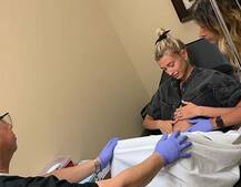 सोशल मीडिया पर वाइफ की झूठी प्रेगनेंसी दिखा फैंस अप्रैल फूल बनाने के लिए जस्टिन बीबर हुए ट्रोल, देखे तस्वीरें