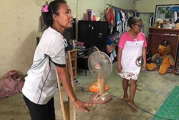 प्रॉमोम ने पिछले साल दिसंबर में ये थाई मसाज ली थी जिसके कारण अब वो हमेशा के लिए विकलांग हो गई हैं. अब बिना व्हीलचेयर या फिर बैसाखी के   प्रॉमोम चल नहीं पाती हैं.