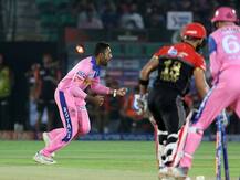 BLOG: स्पिनर्स के आगे लगातार घुटने क्यों टेक रहे हैं विराट कोहली