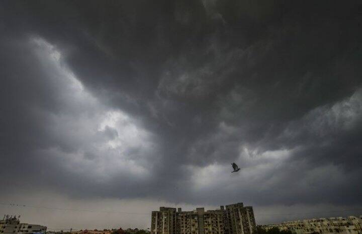इस साल कमजोर रहेगा मानसून, सामान्य से कम हो सकती है बारिश- स्काईमेट Skymet predicts Monsoon likely to be below normal this year इस साल कमजोर रहेगा मानसून, सामान्य से कम हो सकती है बारिश- स्काईमेट