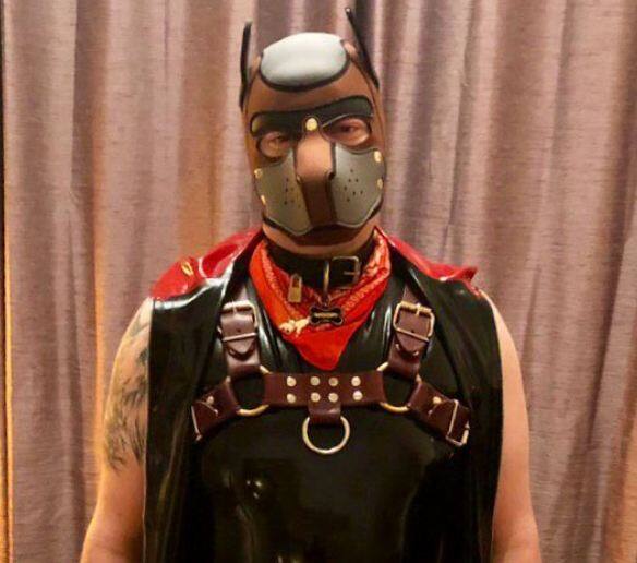 इसके अलावा केज को टीवी देखना पसंद हैं. जब वो रेस्तरां में जाता है तो इंसानों की तरह फूड खाता है 

लेकिन ऐसा करना उसे पसंद नहीं. 