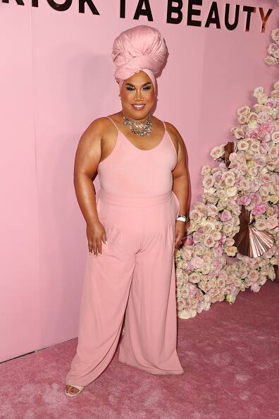 अपने लुक के साथ पैट्रिक काफी कॉन्फिडेंड लग रही थी. 