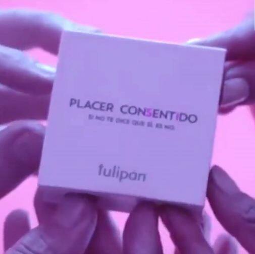 इस कंडोम को प्रमोट करने के लिए कंपनी ने अलग-अलग वीडियो ट्विटर पर शेयर किए हैं. वीडियो में दिखाया गया है कि कंडोम को कैसे खोले.