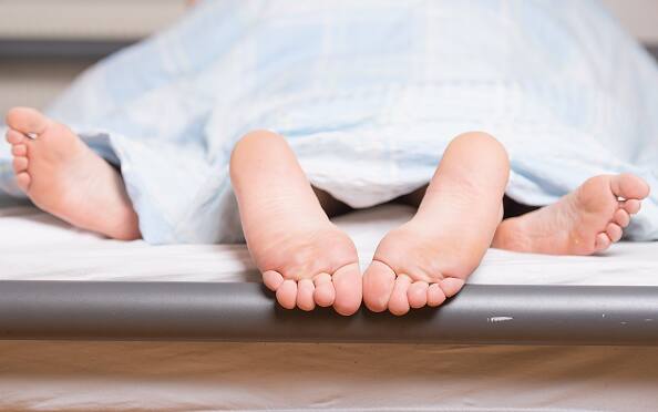 पुरुषों में यौन रोगों में सबसे ज्यादा इरेक्टाइल डिस्फंक्शन शामिल है वहीं महिलाओं में सेक्सुअल डिस्फंक्शन रिश्ते को करीब रखने के दबाव के कारण अधिक होते हैं. ये दोनों ही स्थितियां रिश्ते में तनाव पैदा कर सकती हैं. 