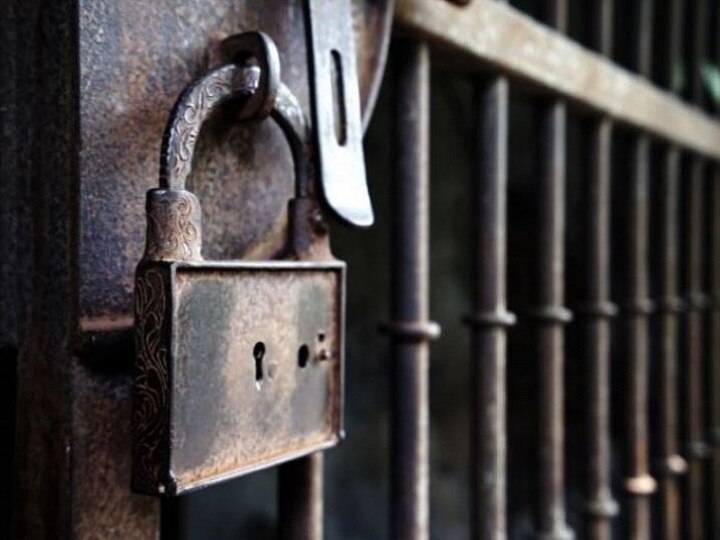 Madhya Pradesh 4 convicts flee from jail in Neemuch मध्य प्रदेश: नीमच में जेल तोड़कर फरार हुए 4 कैदी, तलाशी अभियान जारी