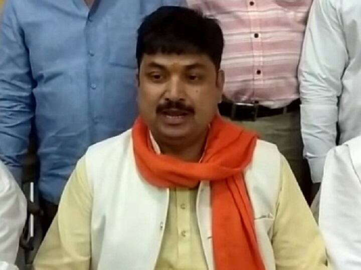 प्रवीण तोगडि़या की पार्टी के सिंबल पर गोरखपुर से चुनाव लड़ेंगे हियुवा के बागी सुनील सिंह hindu yuva vahini rebel sunil singh will contest from pravin togadia party ticket from gorakhpur lok sabha seat प्रवीण तोगडि़या की पार्टी के सिंबल पर गोरखपुर से चुनाव लड़ेंगे हियुवा के बागी सुनील सिंह