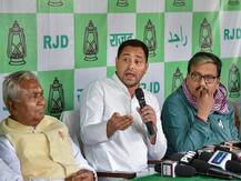 बिहार: आरजेडी ने खेला दांव, अपने घोषणापत्र में ताड़ी से बैन हटाने का वादा किया