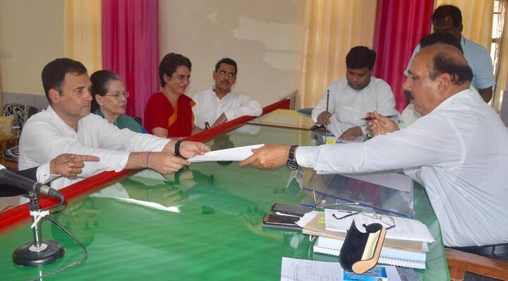 ट्रक पर सवार राबर्ट वाड्रा लोगों का अभिवादन करते हुए लोगों में जोश भरते नजर आए.राहुल गांधी 2004 में पहली बार अमेठी से सांसद बने थे, तब से अब तक राहुल लगातार तीन बार यहां से चुनाव जीत चुके हैं. राहुल के खिलाफ अमेठी में बीजेपी ने केंद्रीय मंत्री स्मृति ईरानी को मैदान में उतारा है.