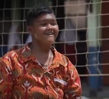 फिलहाल आर्या का वजन 86 से 87 किलो के बीच है. Photo Credit: Youtube Barcroft Tv