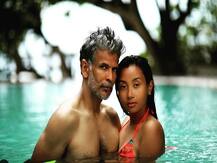 पत्नी अंकिता कुंवर के साथ मिलिंद सोमन की ये HOT तस्वीरें हो रही हैं वायरल