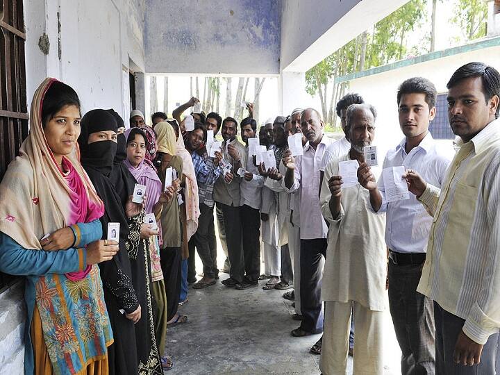 lok sabha election 2019 voting underway on five seats of Uttarakhand all you need to know Lok Sabha Election 2019: उत्तराखंड की सभी पांच लोकसभा सीटों पर मतदान जारी, जानिए कौन-कौन है चुनावी मैदान में